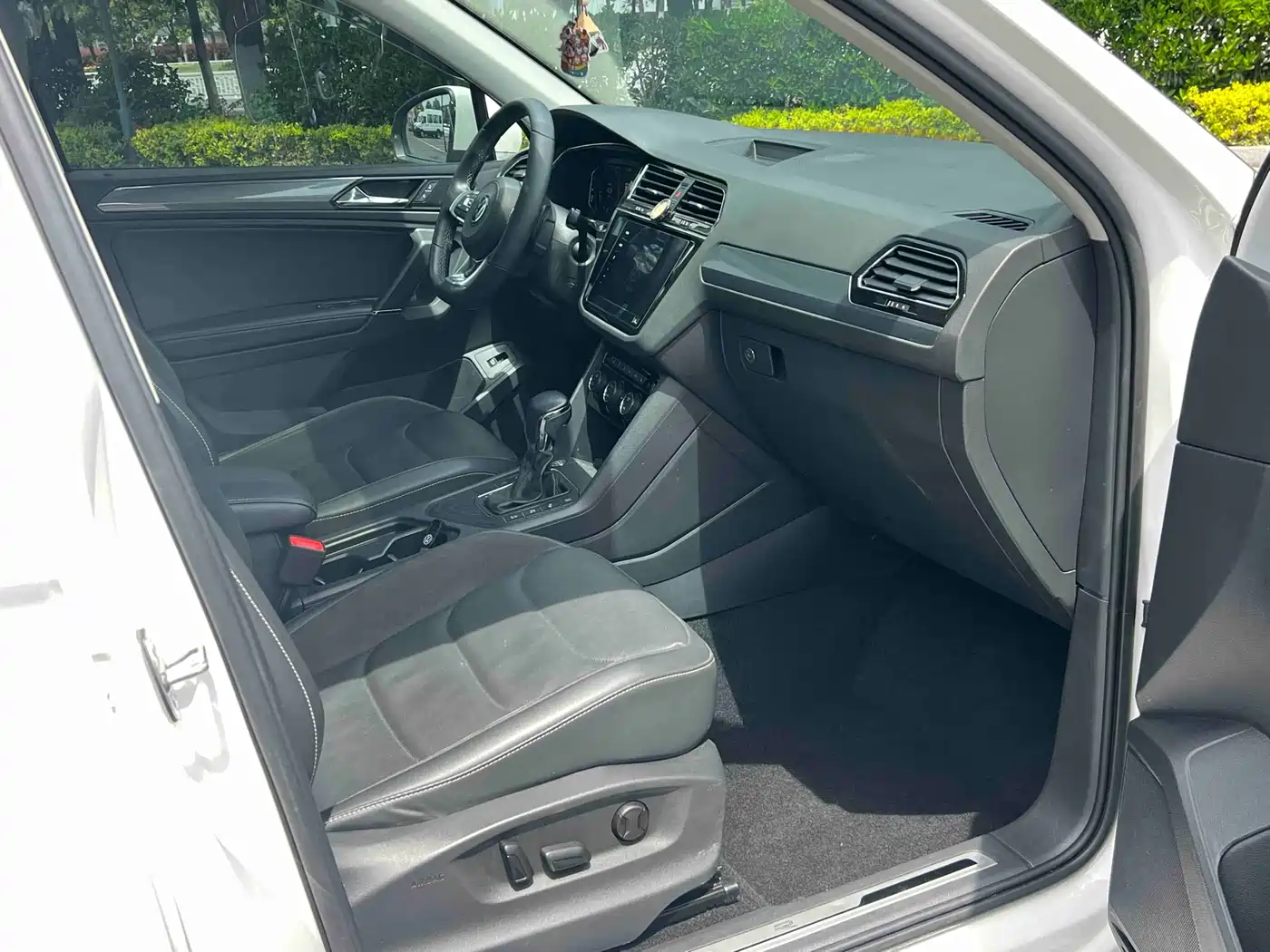 Volkswagen Tiguan L 2021 330TSI Automatic 2WD R-Line Premium фото 9