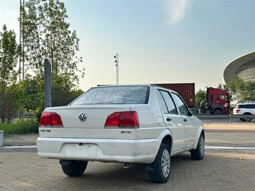 Volkswagen Jetta 2012 1.6L Avant-garde фото 4
