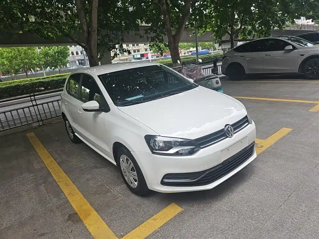 Volkswagen Polo 2016 1.4L Automatic Trend фото 4