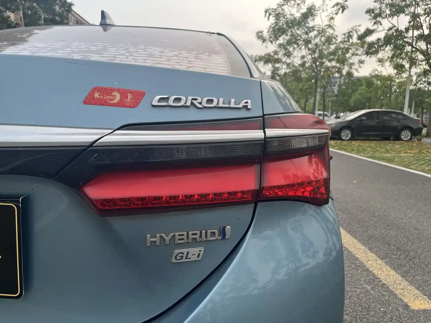 Toyota Corolla 2016 Dual Hybrid 1.8L E-CVT Elite Edition фото 9