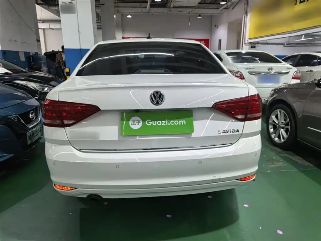 Volkswagen Lavida 2017 1.6L Automatic Comfort Edition фото 6