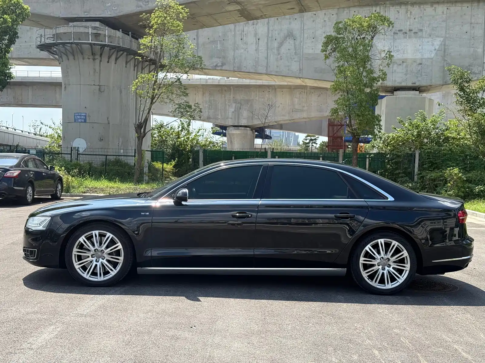 Фото 2 - Audi A8