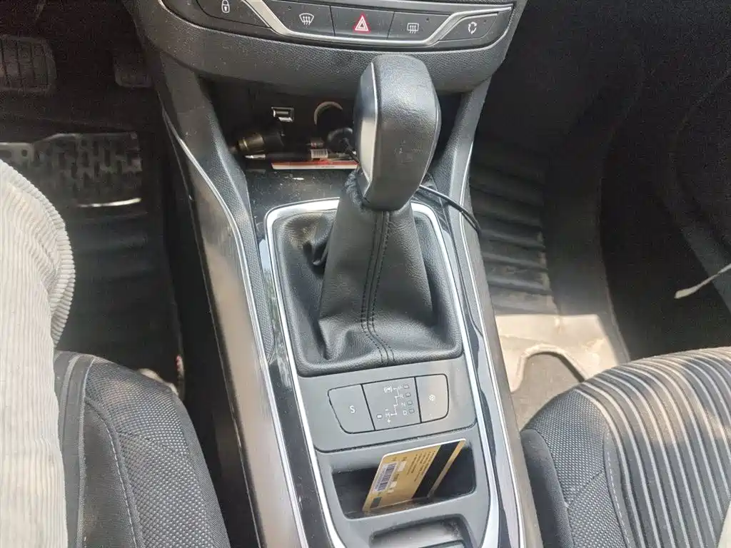 Peugeot 408 2015 Model 1.2T Automatic Luxury Edition фото 11