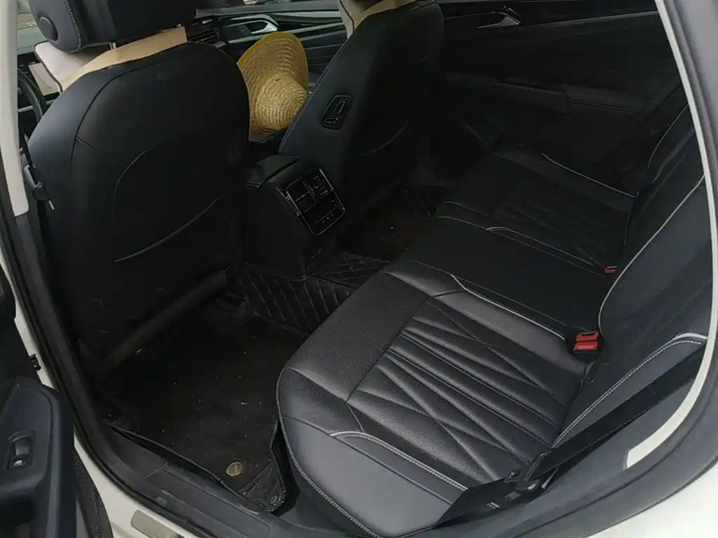 Volkswagen Passat New Energy 2022 430PHEV Hybrid Luxury Edition фото 17