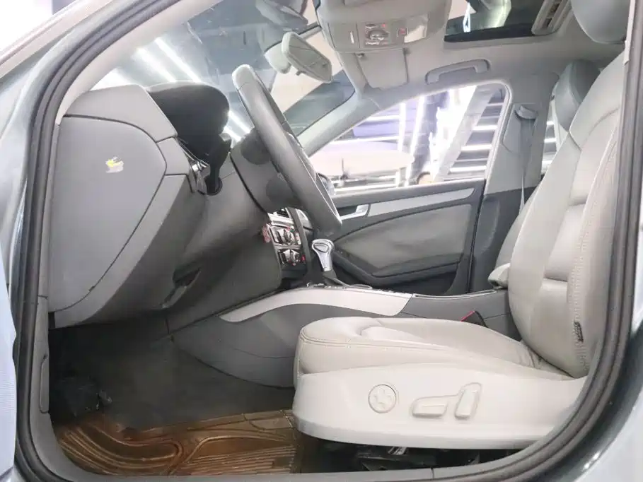 Photo 13 - Audi A4L