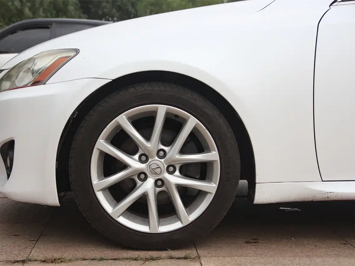 Lexus IS 2011 250 Sport фото 11