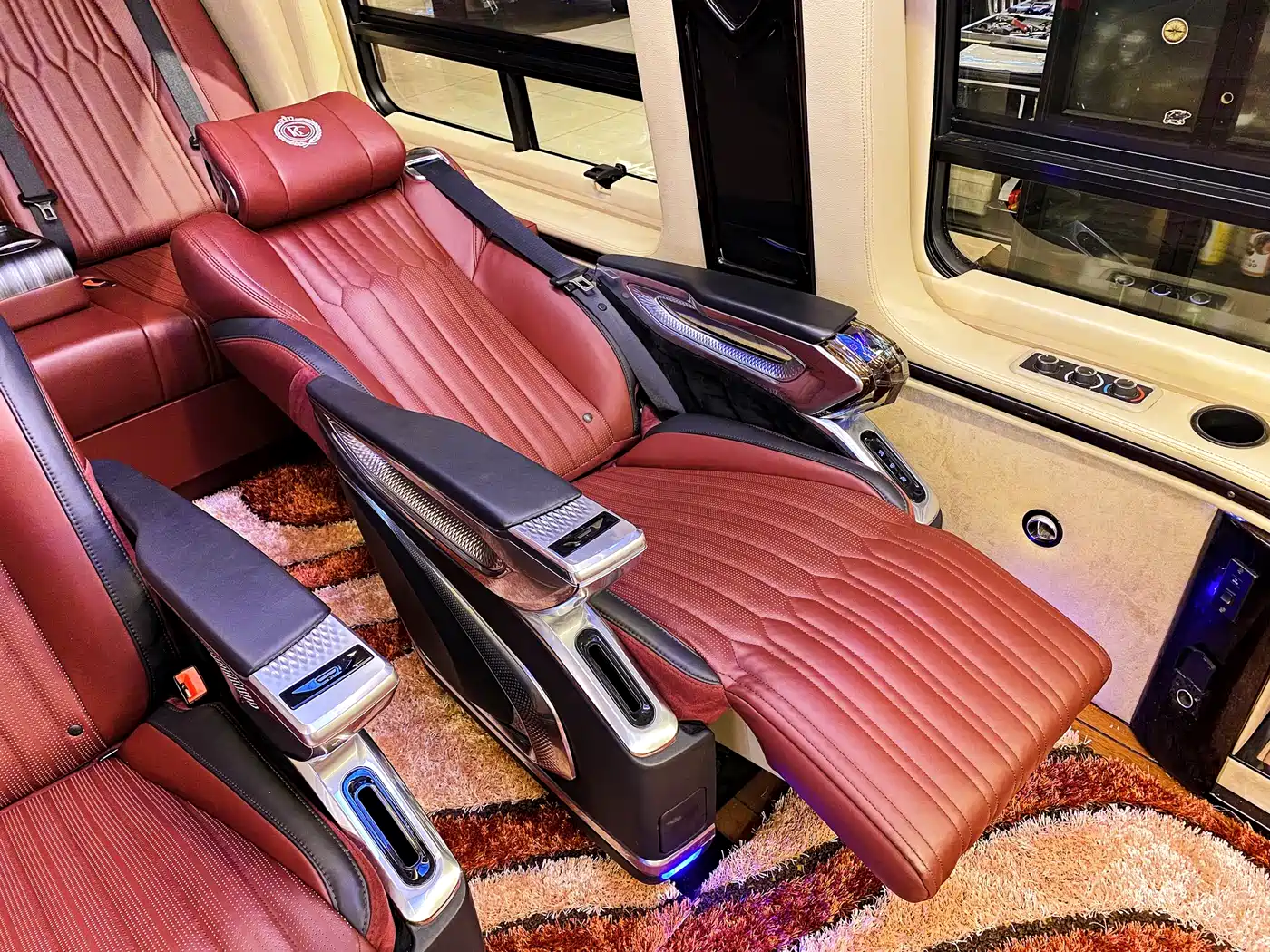 GMC Savana 2015 6.0L G600L Elegance Edition фото 22