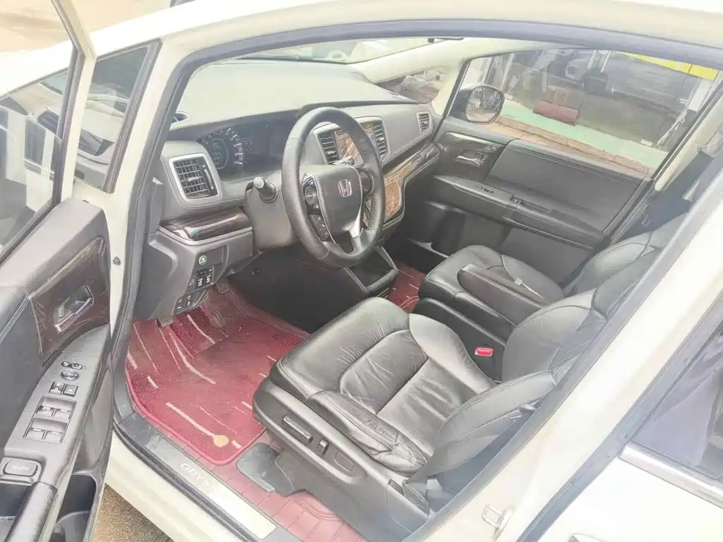 Фото 8 - Honda Odyssey