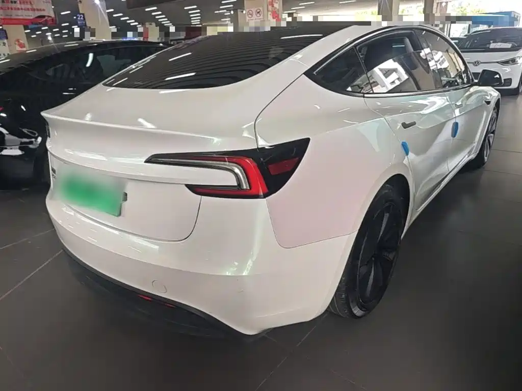 Фото 7 - Tesla Model 3