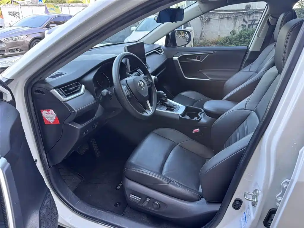 Toyota Wildlander 2021 2.0L CVT 4WD Luxury Edition фото 9