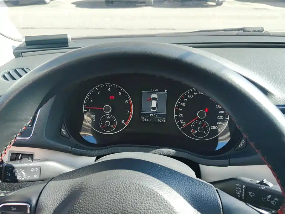 Volkswagen Passat 2014 1.8TSI DSG Executive Edition фото 14