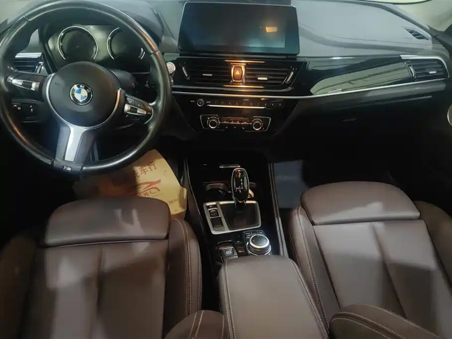 BMW 1 Series 2021 120i M Sport Shadow Edition фото 12
