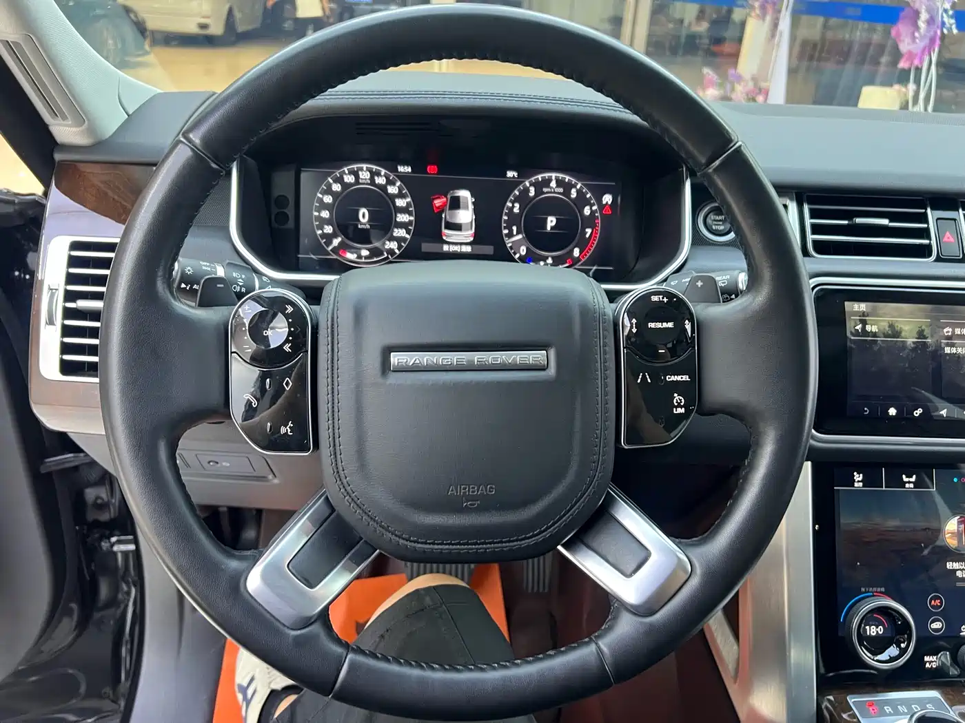 Land Rover Range Rover 2021 3.0 L6 Golden Age Edition фото 15