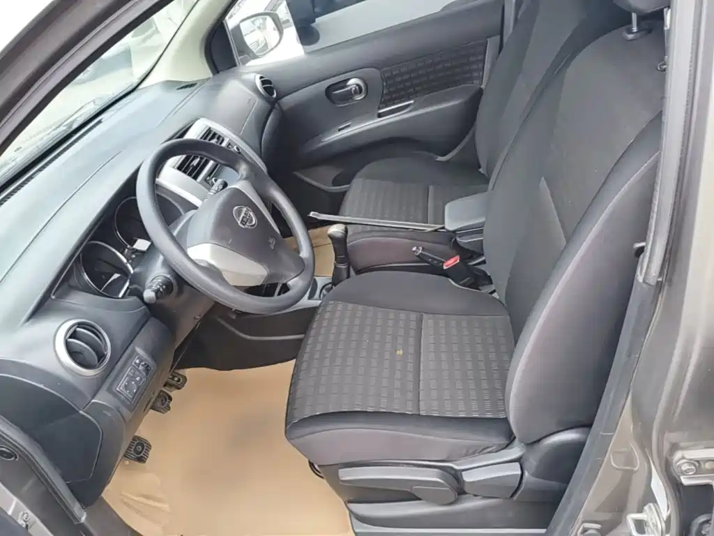 Nissan Livina 2015 2013 Sharp 1.6XL Manual Comfort