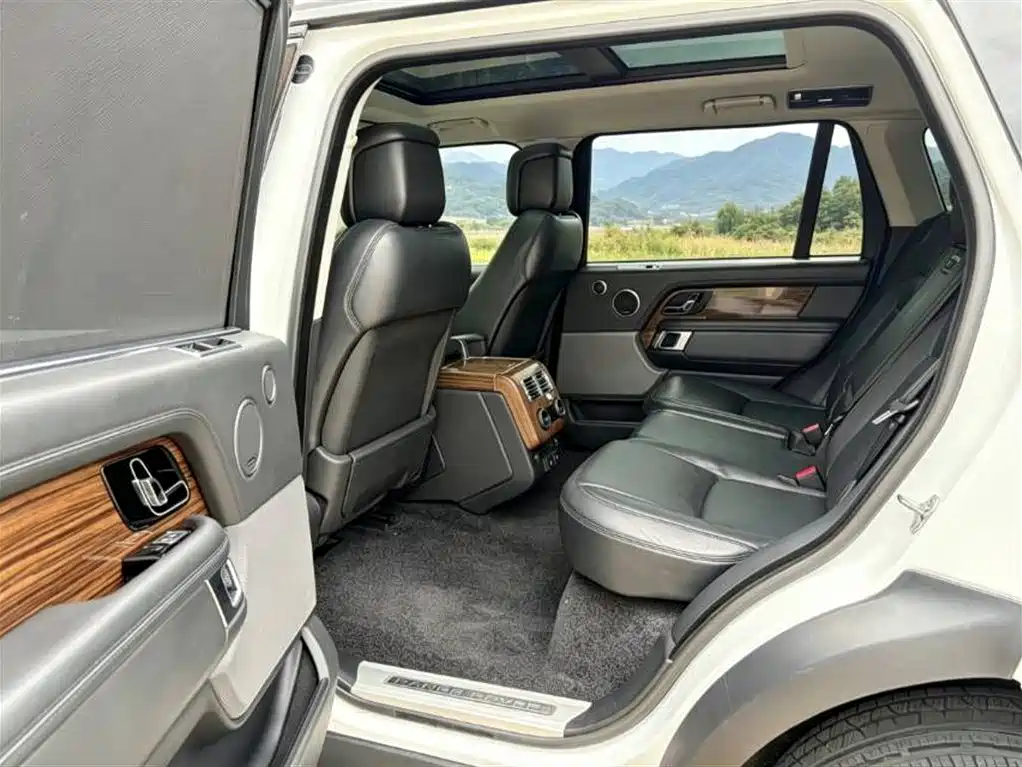 Land Rover Range Rover 2018 3.0 SC V6 Vogue SE Genesis Extended Edition фото 7