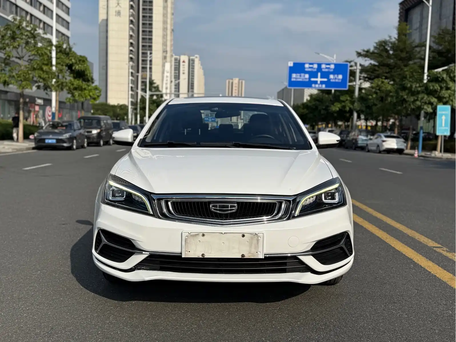 Фото 2 - Geely Emgrand