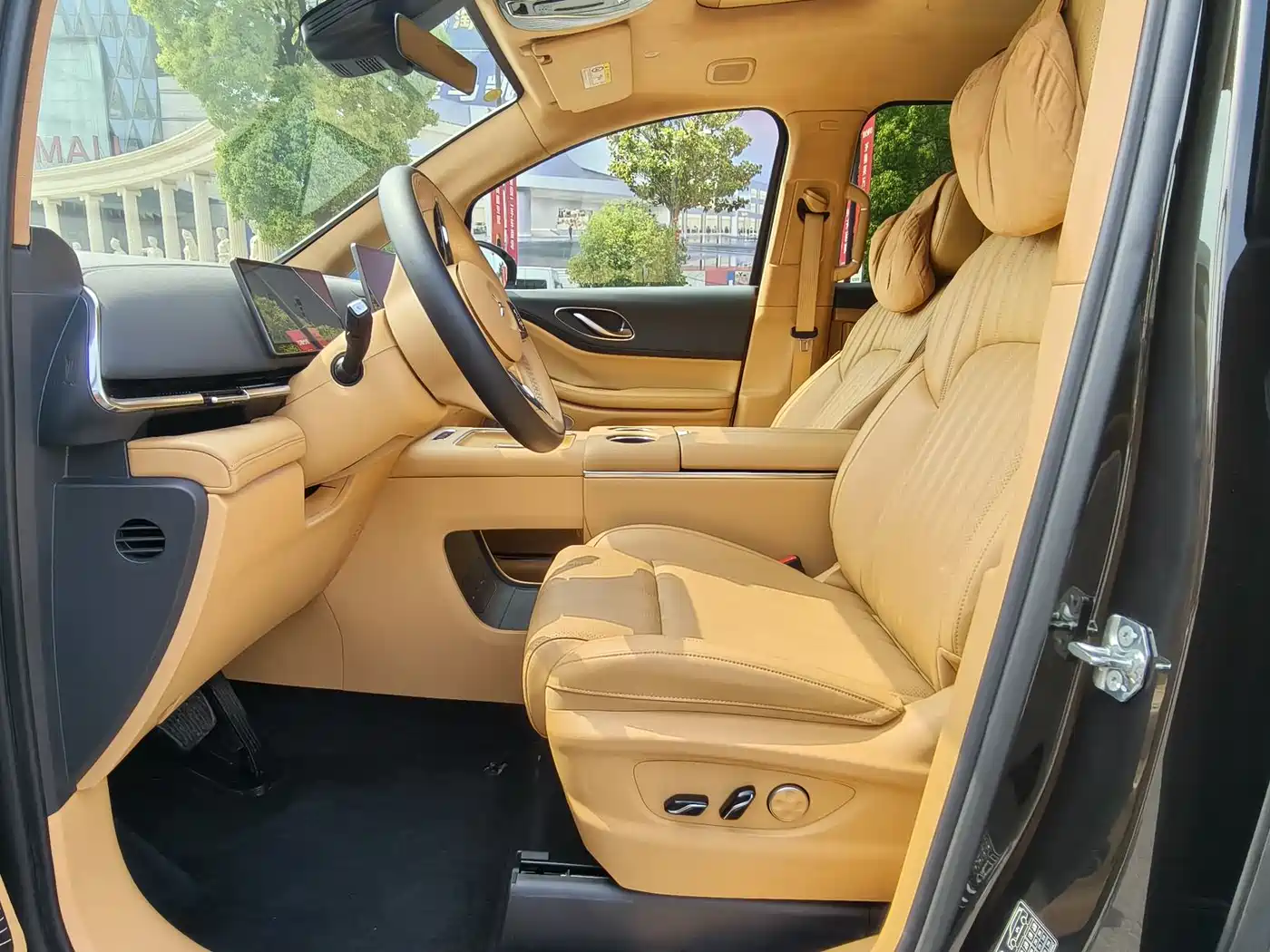 Voyah Auto Voyah Dreamer 2025 PHEV AWD Flagship Kunpeng Edition фото 19
