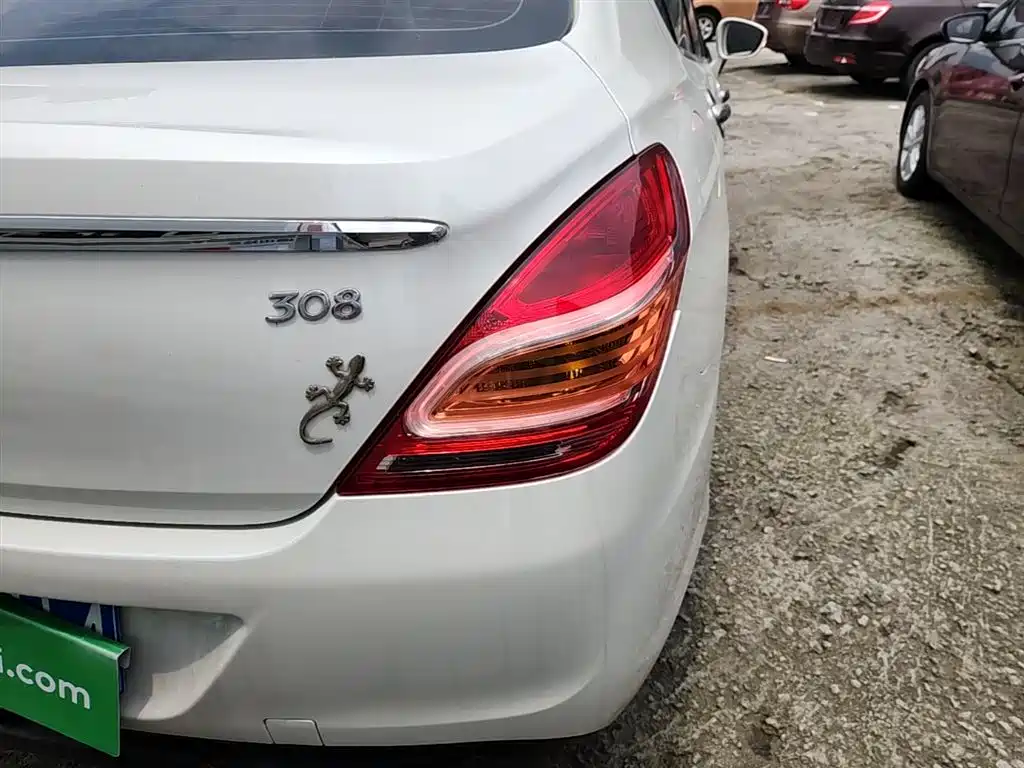 Peugeot 308 2014 Model Joy Edition Classic 1.6L Automatic Trend Style фото 8