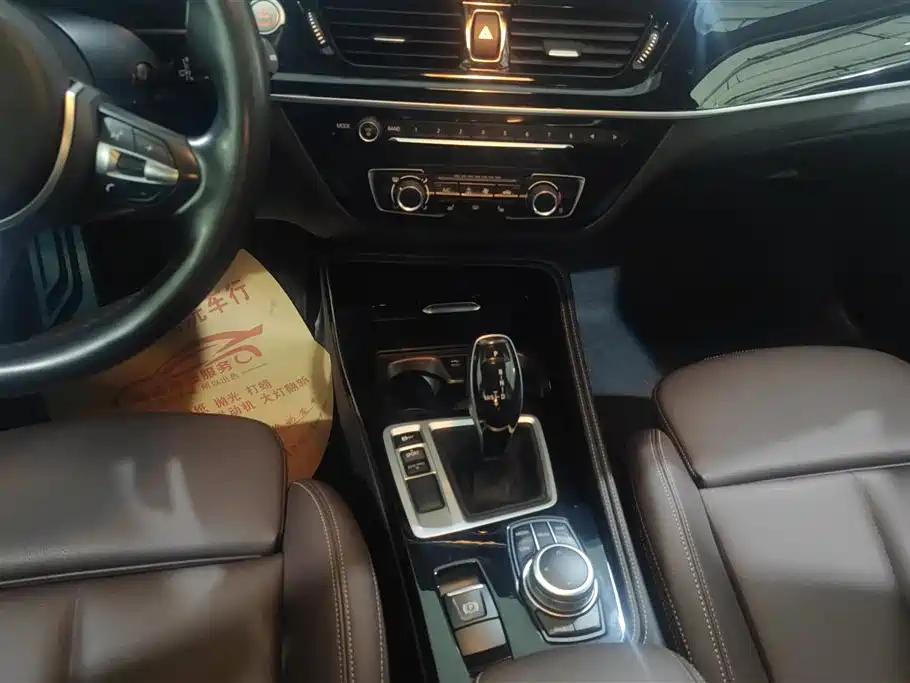 BMW 1 Series 2021 120i M Sport Shadow Edition фото 16