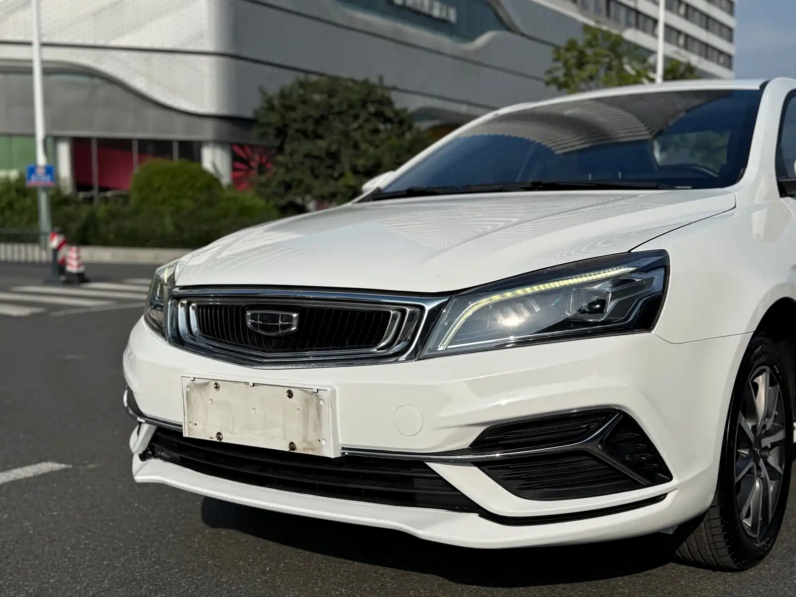 Фото 8 - Geely Emgrand
