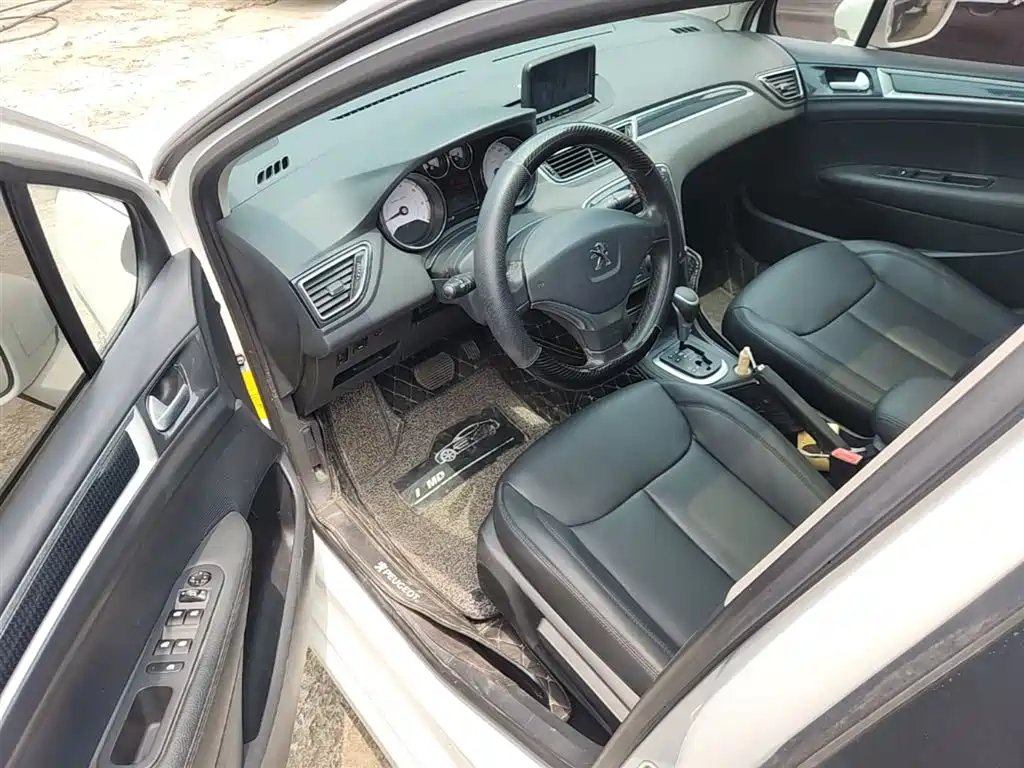 Peugeot 308 2014 Model Joy Edition Classic 1.6L Automatic Trend Style фото 16