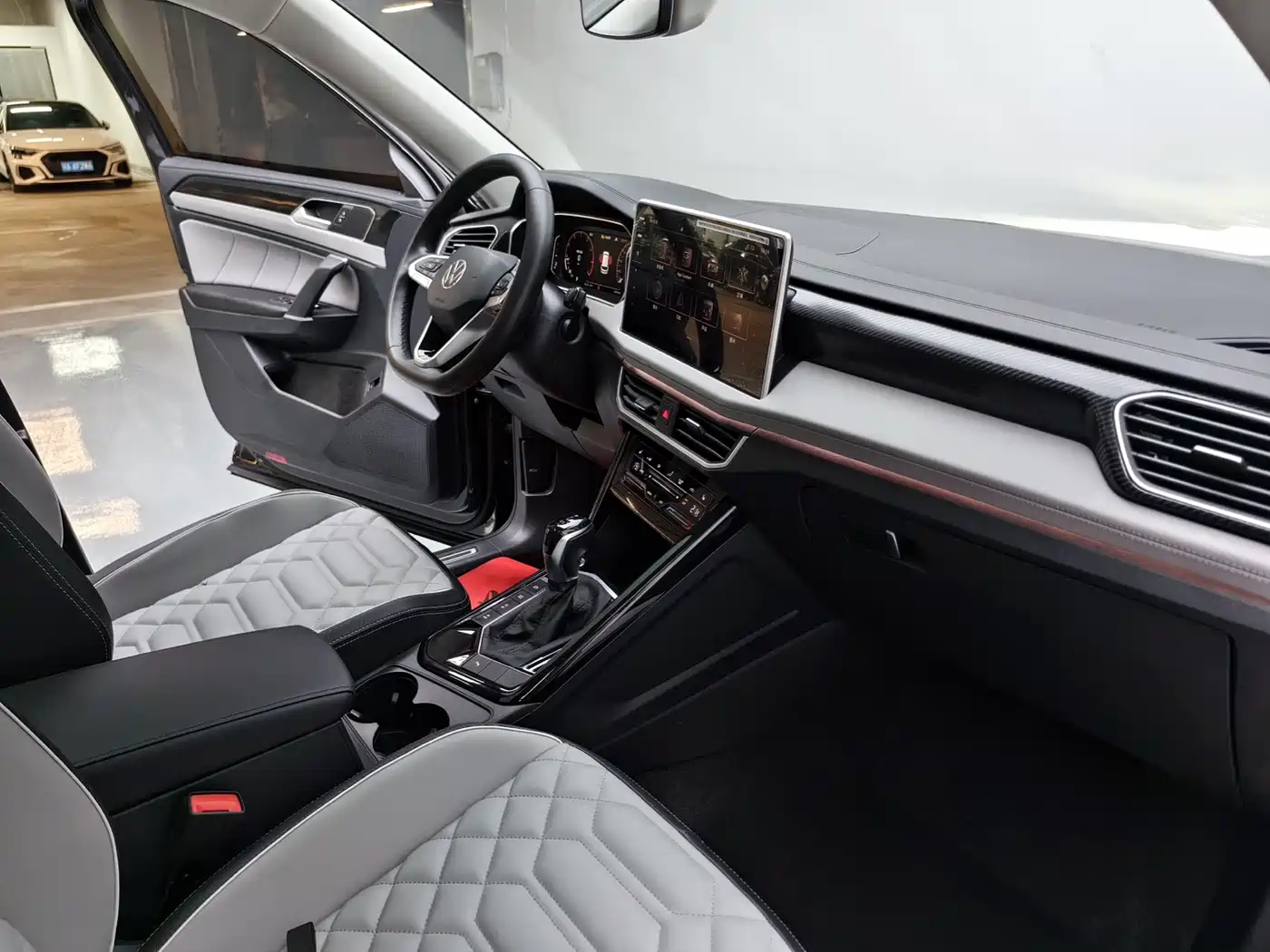 Volkswagen Tayron 2023 280TSI 2WD Luxury Plus Advanced Edition фото 19