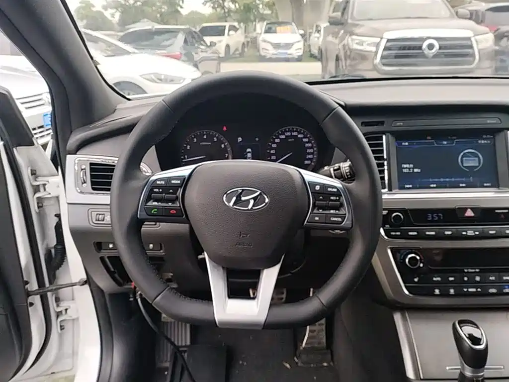 Hyundai Sonata 2015 1.6T GLS Smart фото 11