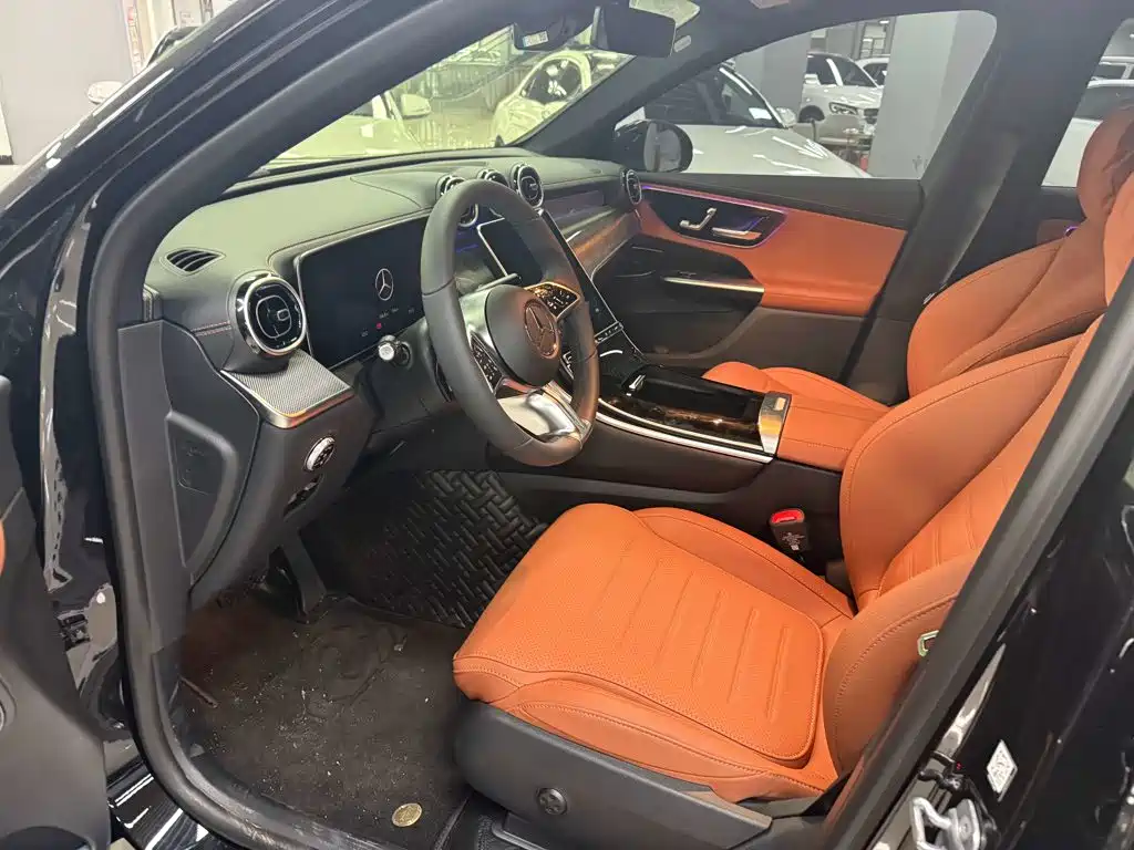 Photo 10 - Mercedes-Benz GLC