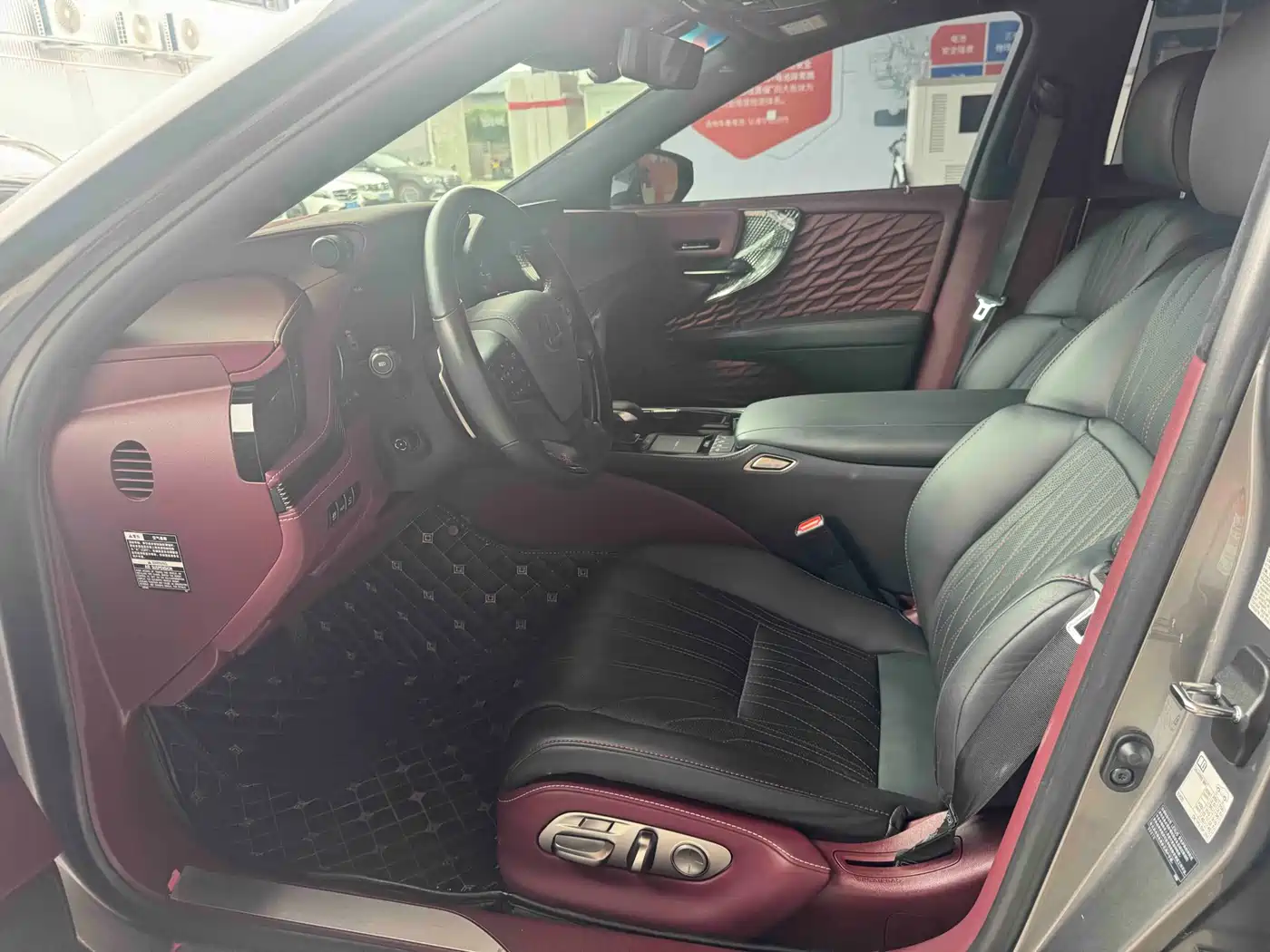 Lexus LS 2021 500h Executive Edition фото 6