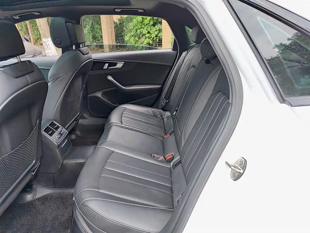 Audi A4L 2023 40 TFSI Luxury Sport фото 8