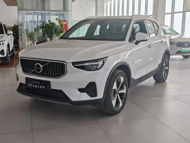 Volvo XC40 2025 B3 Smart Elite Luxury Edition — фото 1