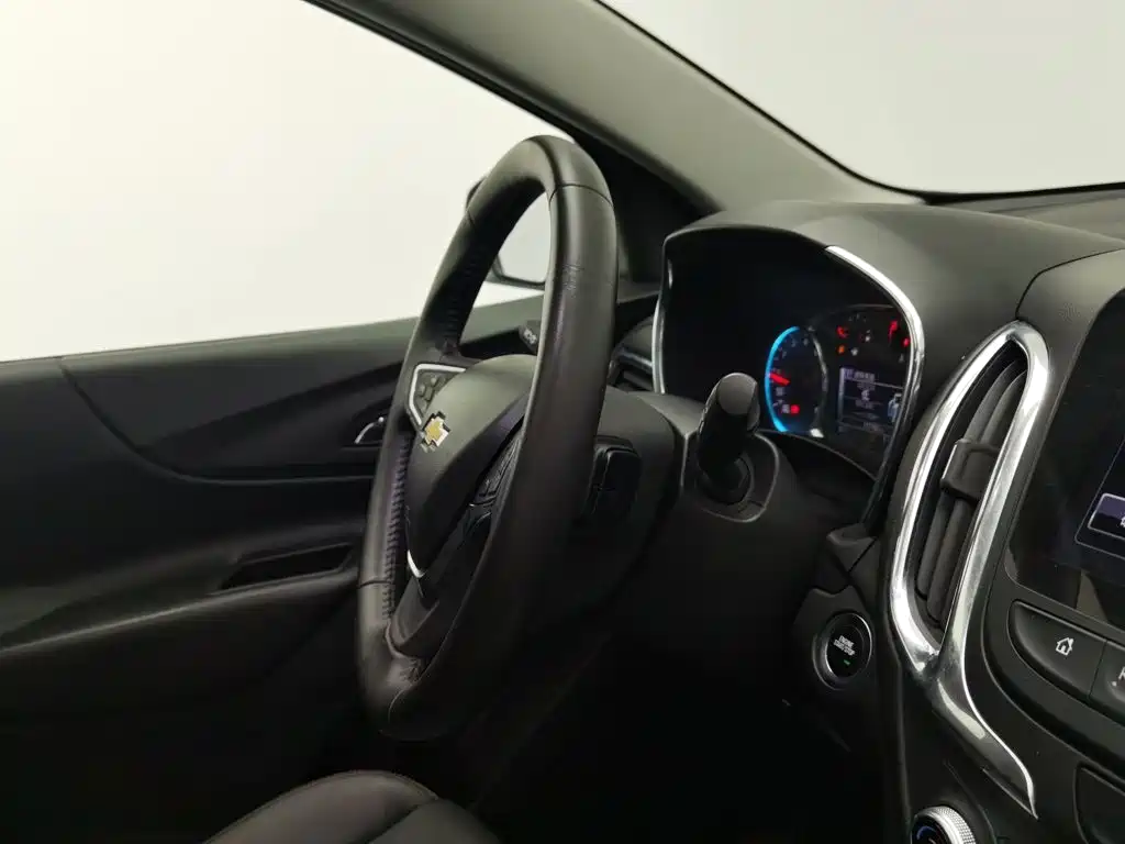 Фото 10 - Chevrolet Equinox
