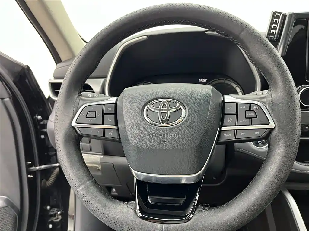 Toyota Highlander 2023 2.5L Smart Hybrid Dual Engine AWD Luxury 7-Seater фото 9
