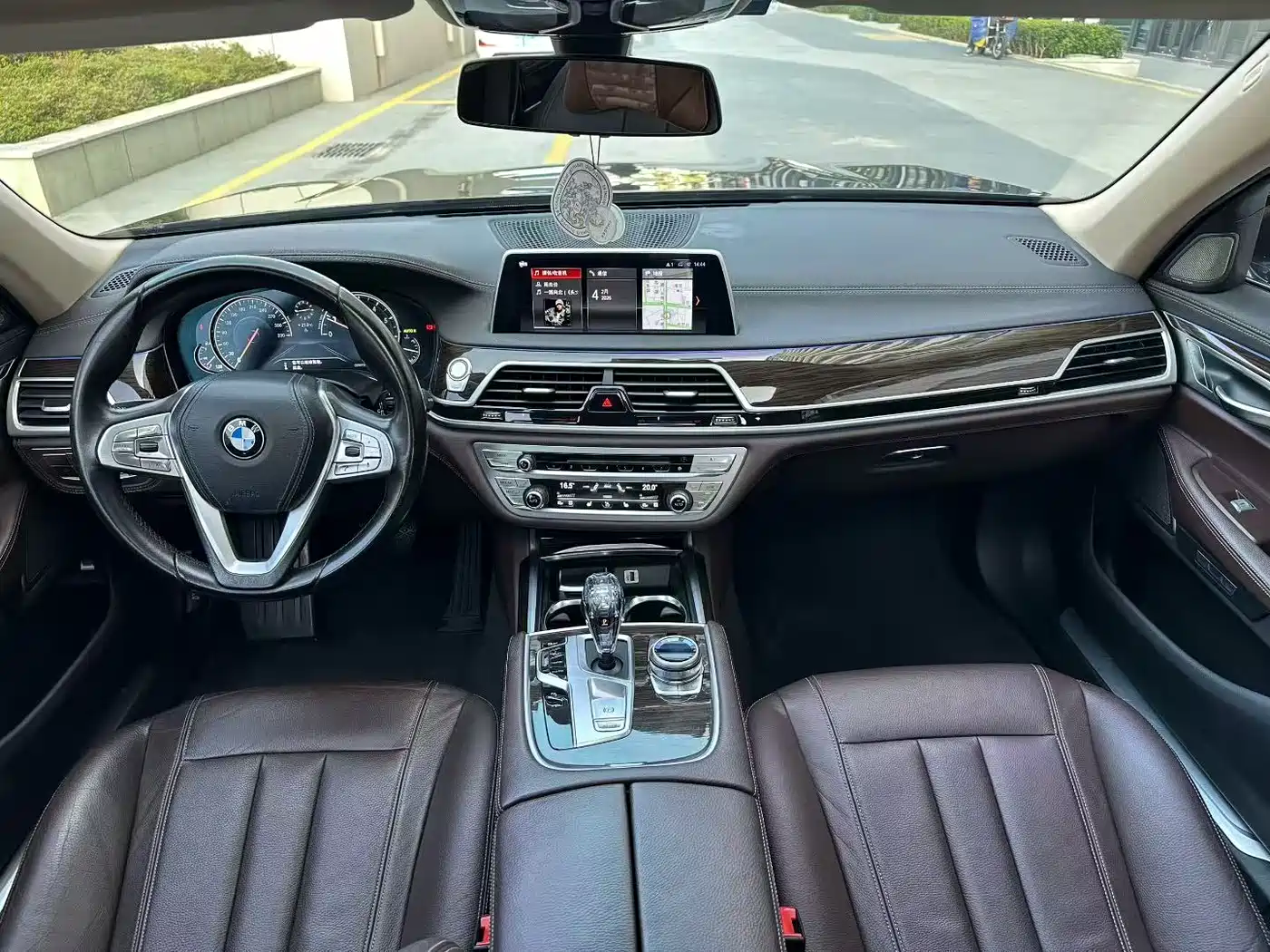 BMW 7 Series 2016 730Li Leading фото 5