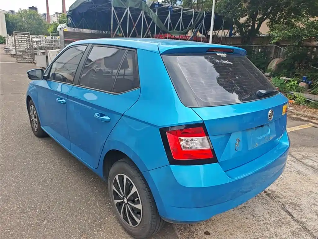 Škoda Fabia 2015 1.4L Manual Advance Edition фото 5