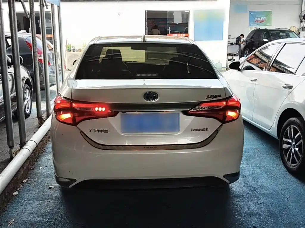 Toyota Levin 2017 Facelift Hybrid 1.8H V E-CVT Luxury Version China V фото 6