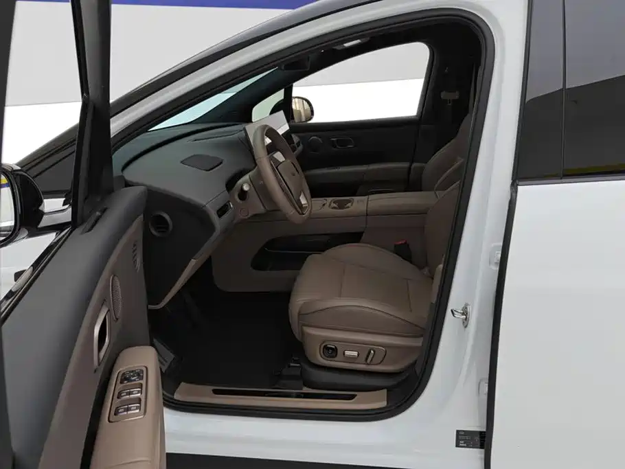 Li Auto i6 2026 2025 2WD Base Model