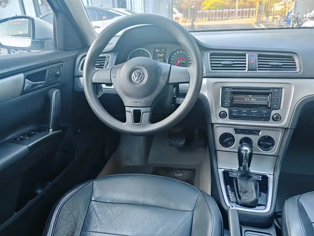 Volkswagen Lavida 2013 Facelift 1.4TSI DSG Comfort фото 9