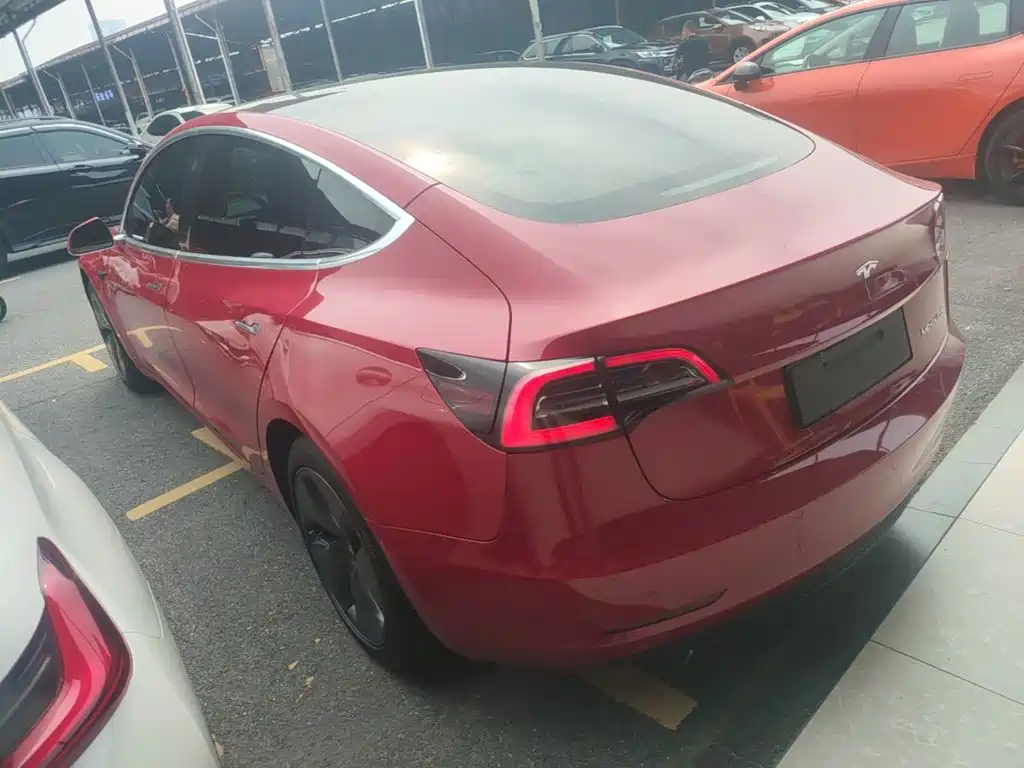 Фото 5 - Tesla Model 3