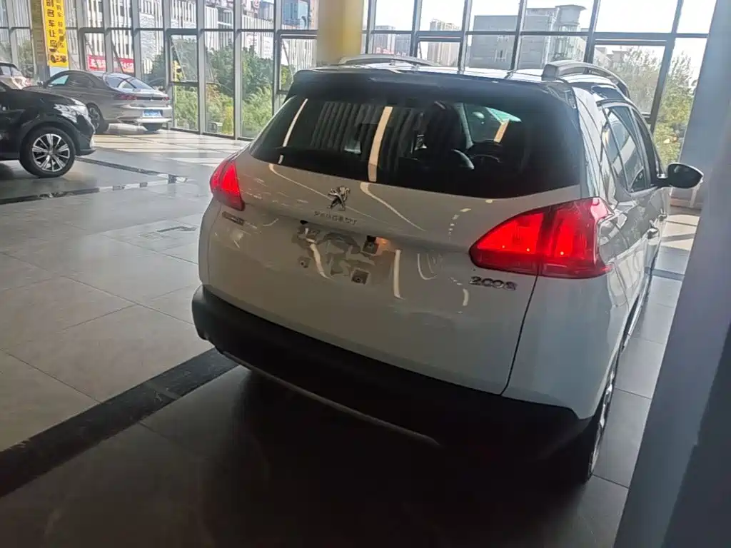 Photo 7 - Peugeot 2008