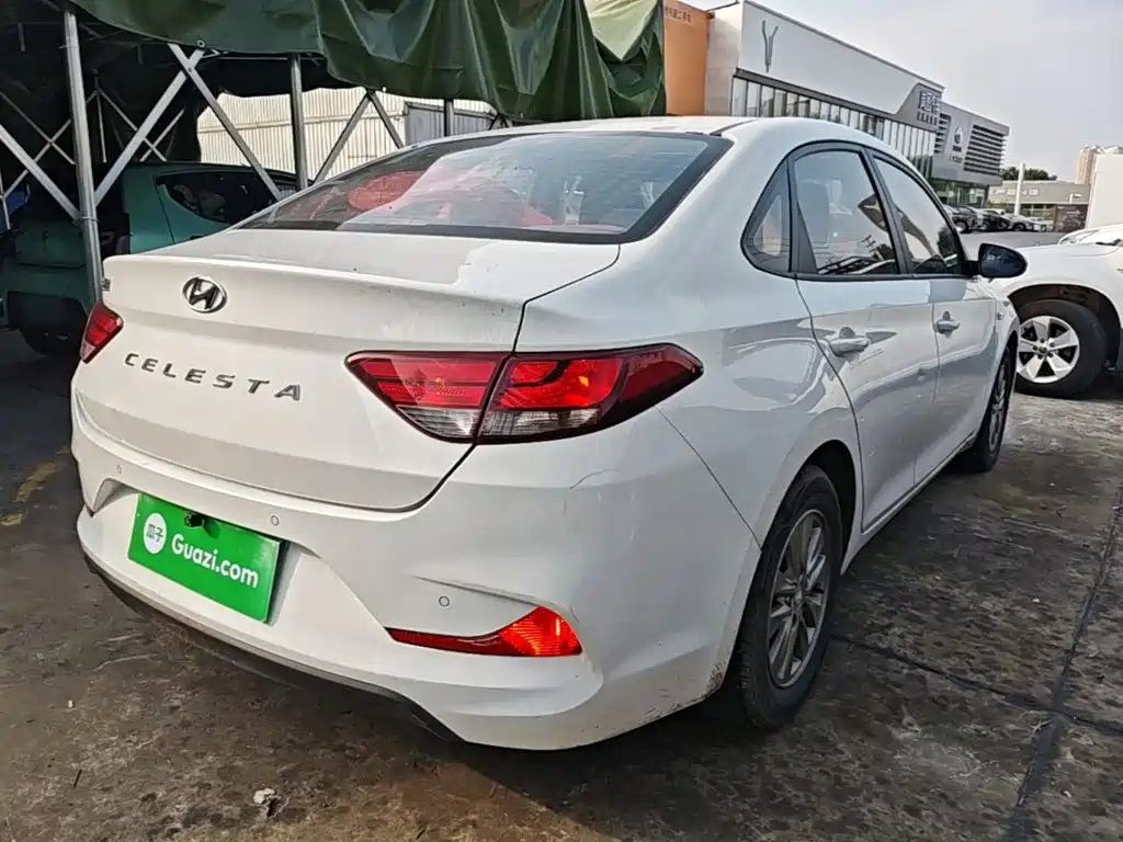 Photo 7 - Hyundai Elantra