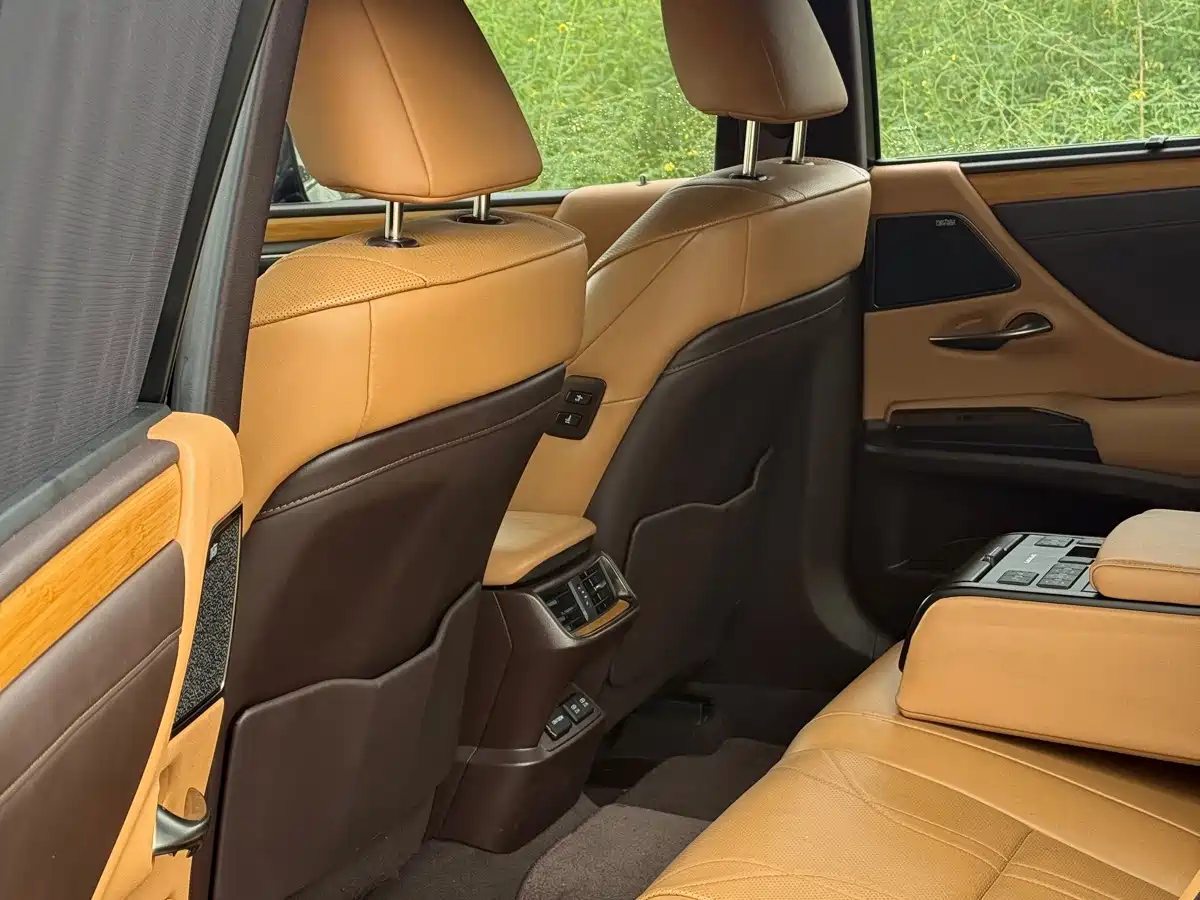 صورة 4 - Lexus ES
