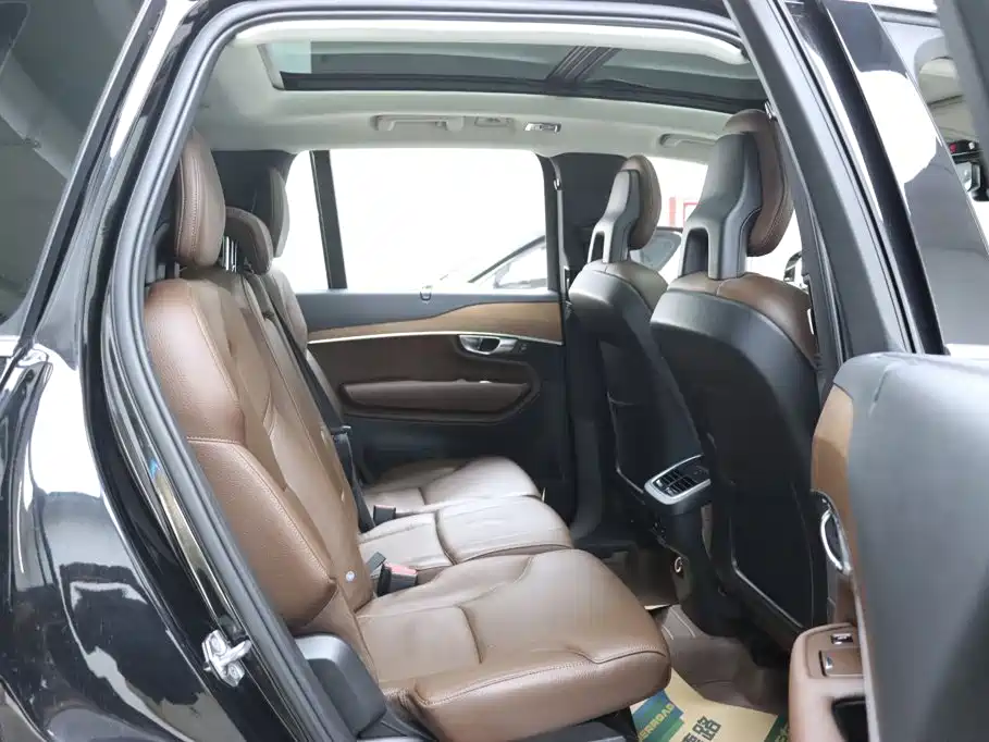 Фото 17 - Volvo XC90