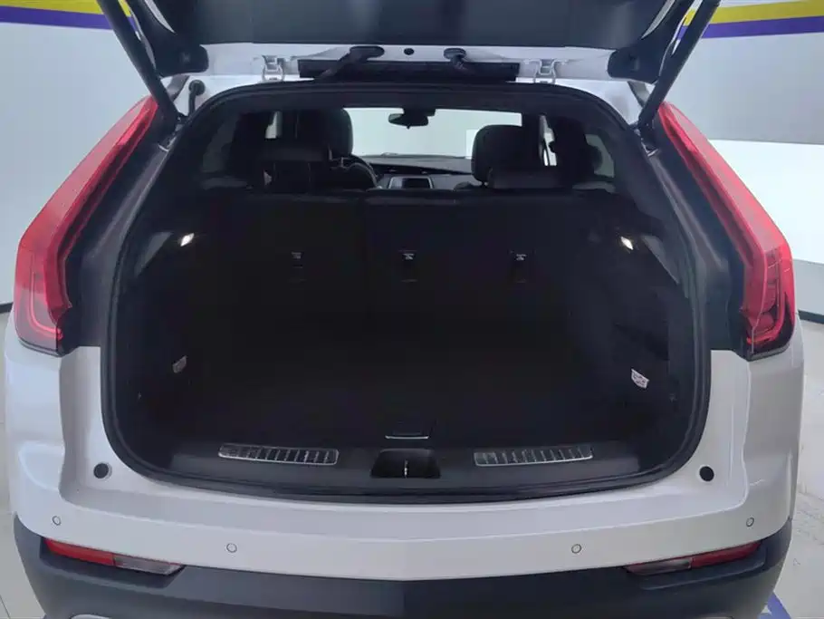 Cadillac XT4 2022 28T FWD Luxury фото 4