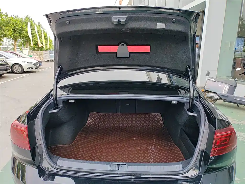 Volkswagen Magotan 2023 2 Million Units Anniversary Edition 330TSI DSG Leading Type фото 19