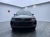 Фото 2 - Volkswagen Touareg