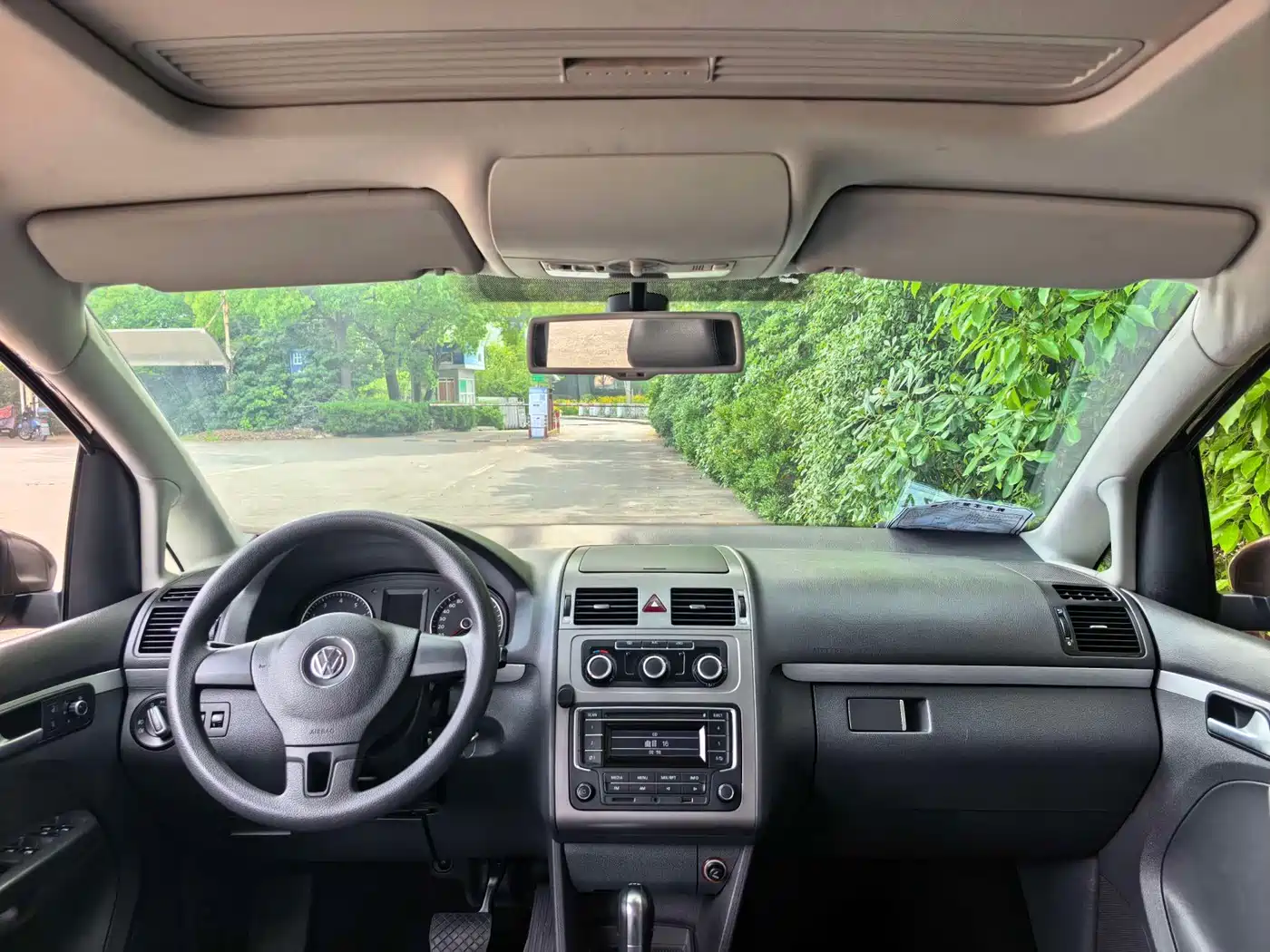 Volkswagen Touran 2013 1.4T DSG Comfort 5-seater фото 10