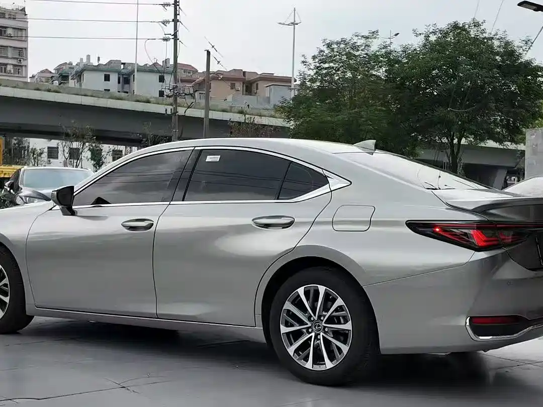 Lexus ES 2025 300h Ultimate Edition фото 8