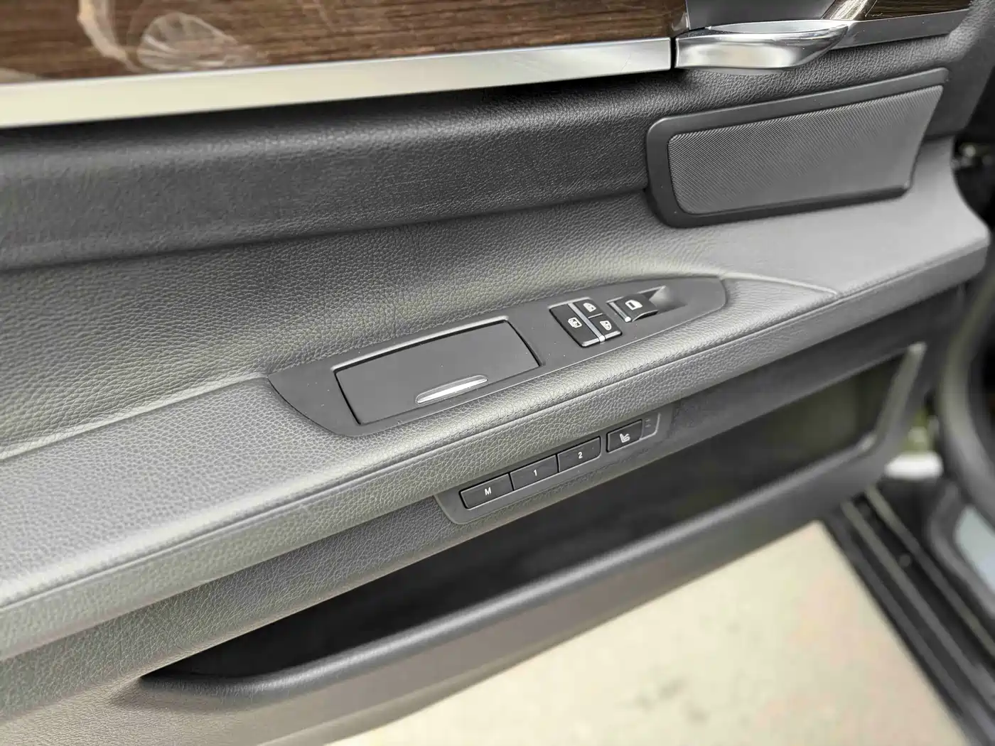 BMW 7 Series 2009 740Li Premium фото 6
