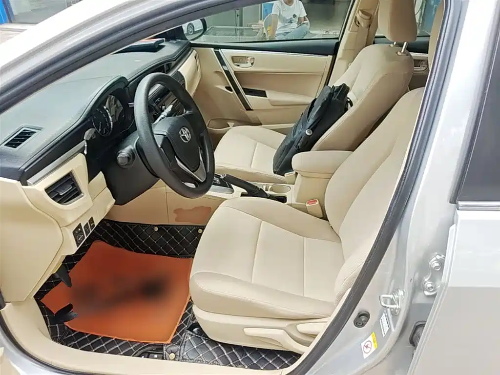 Toyota Corolla 2014 1.6L CVT GL-i фото 15